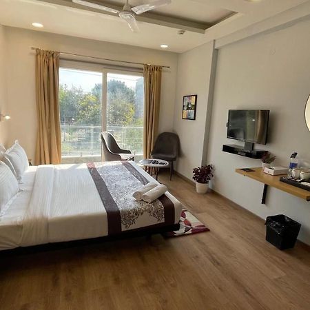 Saltstayz Express -Medicity Near Medanta Hospital Gurgaon Exteriör bild
