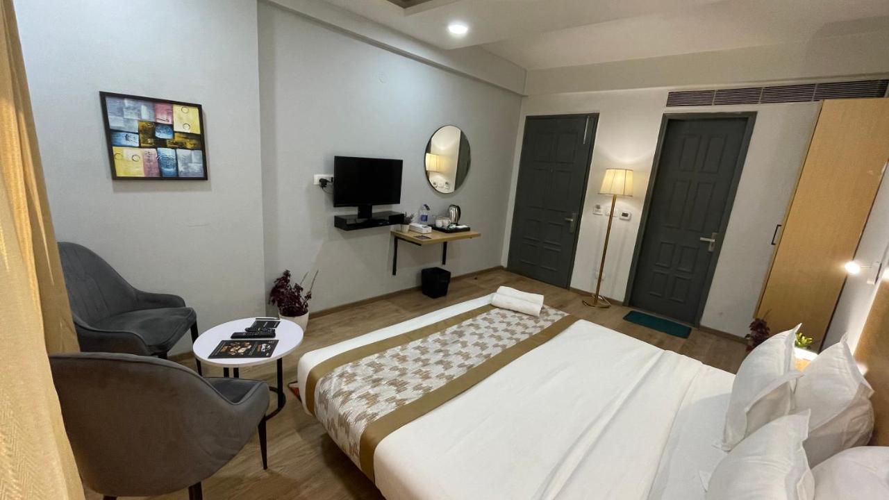 Saltstayz Express -Medicity Near Medanta Hospital Gurgaon Exteriör bild