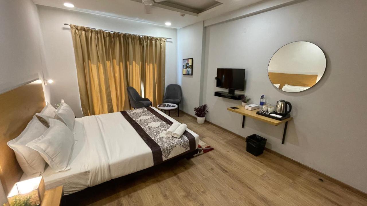 Saltstayz Express -Medicity Near Medanta Hospital Gurgaon Exteriör bild